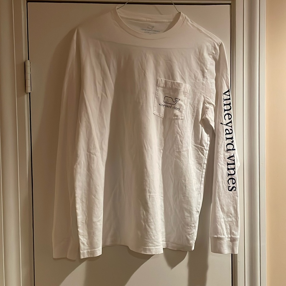 Vineyard Vines size Medium. Unisex. Great condition.